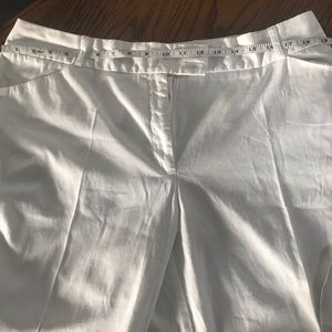 London fit white capris in good condition